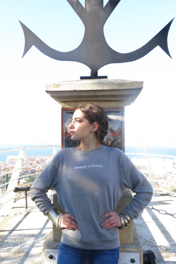 Sweat-shirt en coton bio Sensivity is Divinity – Image 2