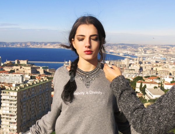 Sweat-shirt en coton bio Sensivity is Divinity – Image 3